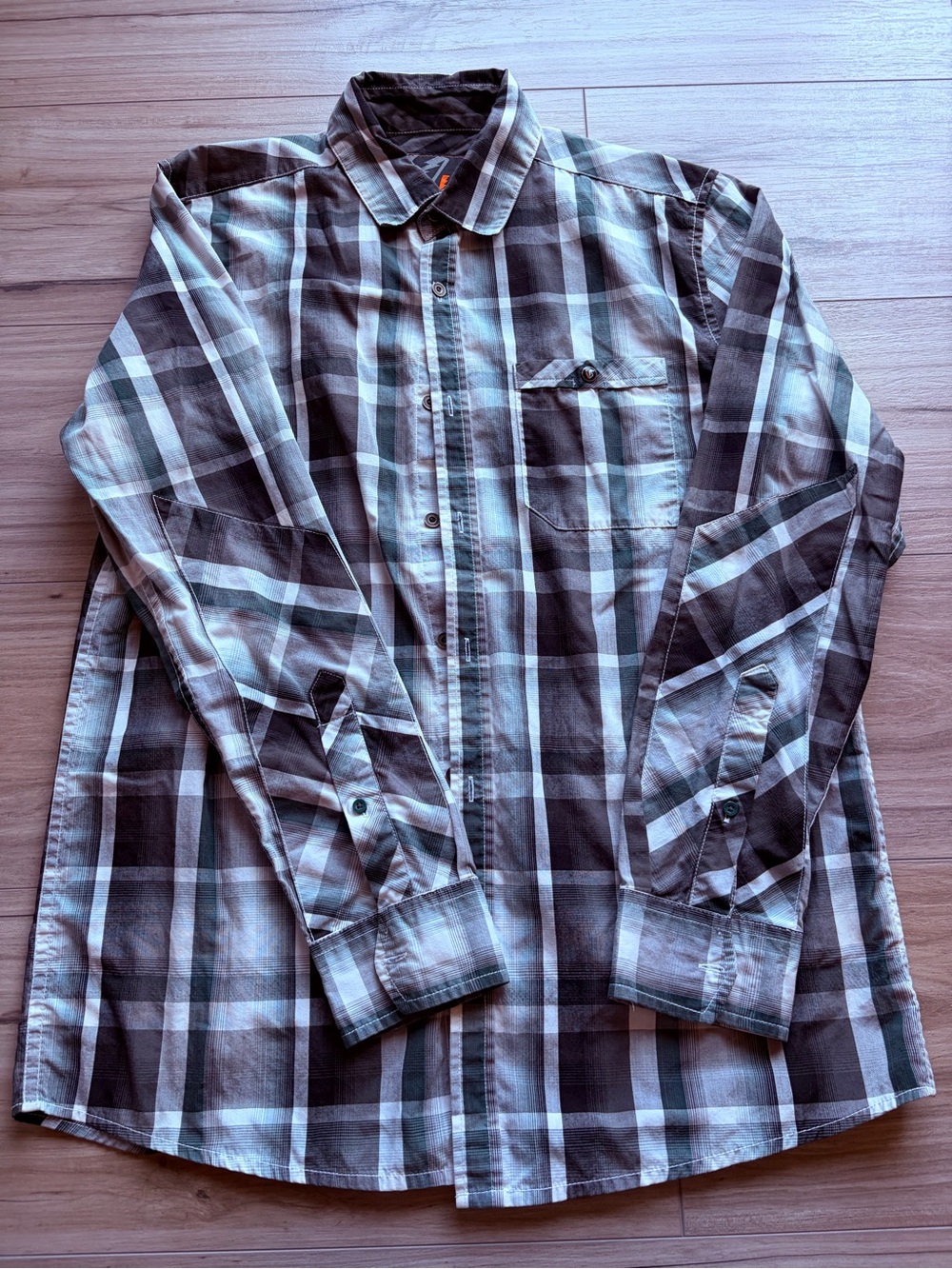 Amplify Plaid Button Up Shirt Men’s Medium Gray Black